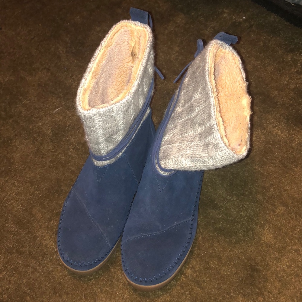 Toms Navy blue Nepal boots! Size 7.5